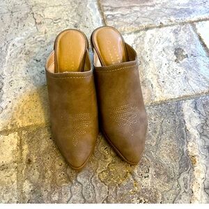Lauren Conrad mules NWOB
